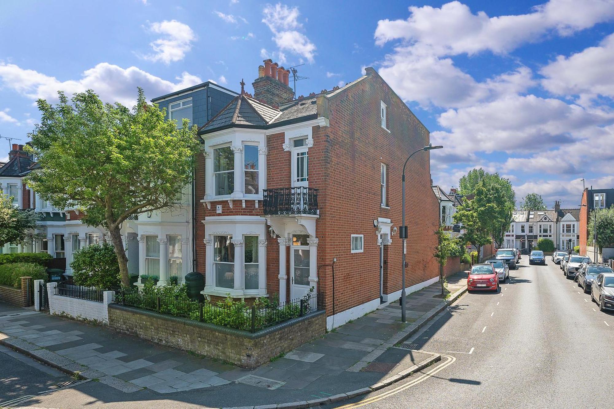 Blossom House New 3bed House In Barons Court Holiday home