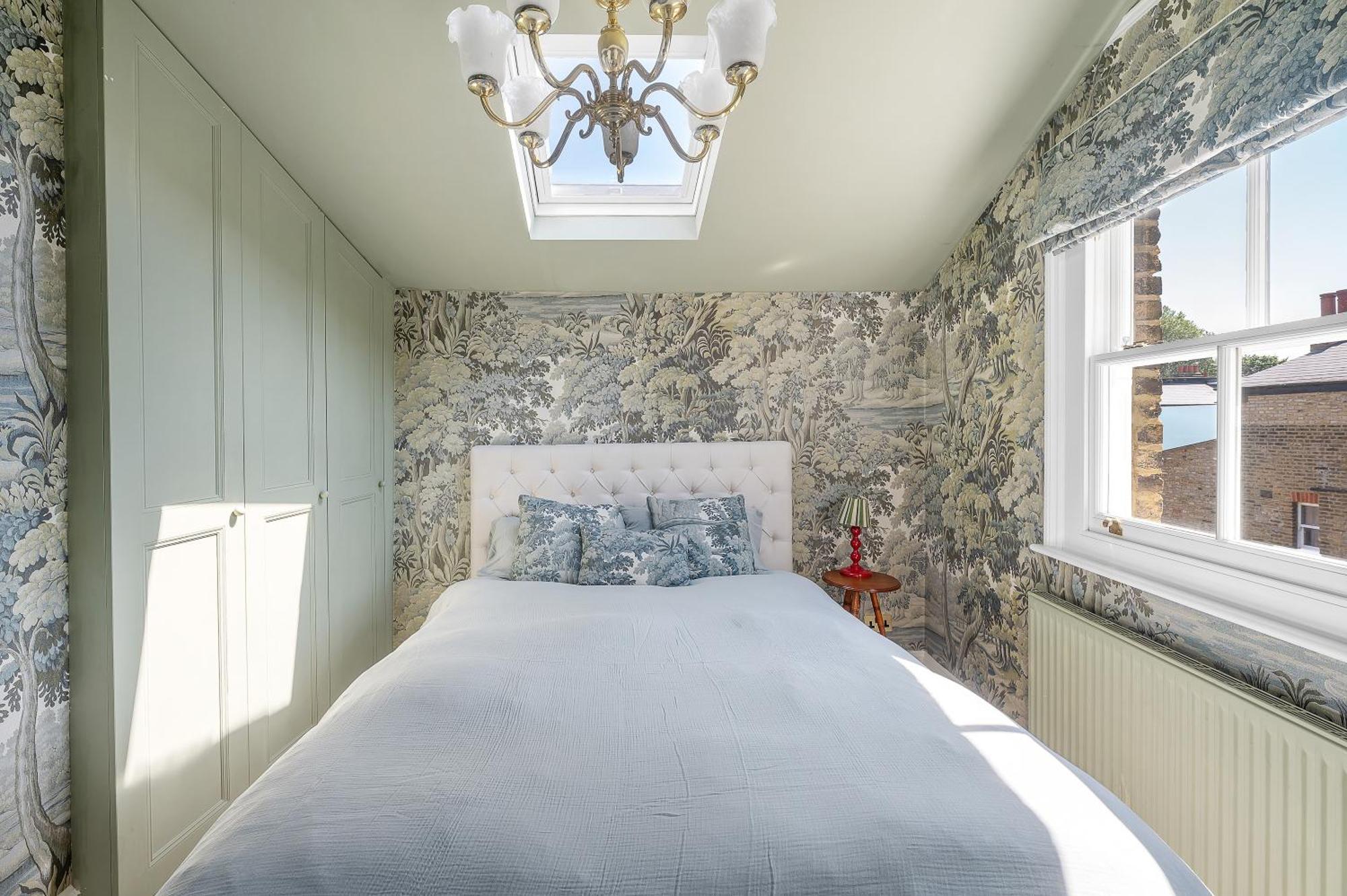 Holiday home Blossom House New 3bed House In Barons Court *