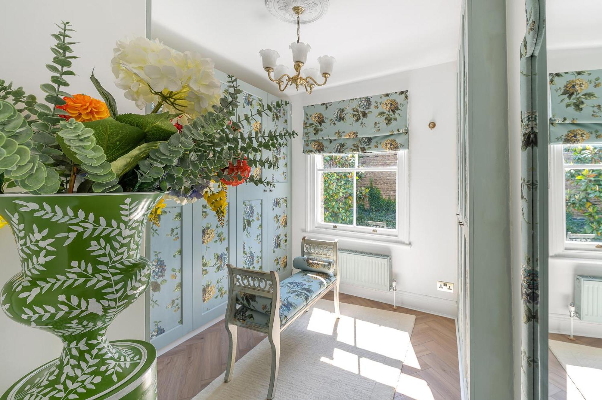 Holiday home Blossom House New 3bed House In Barons Court *