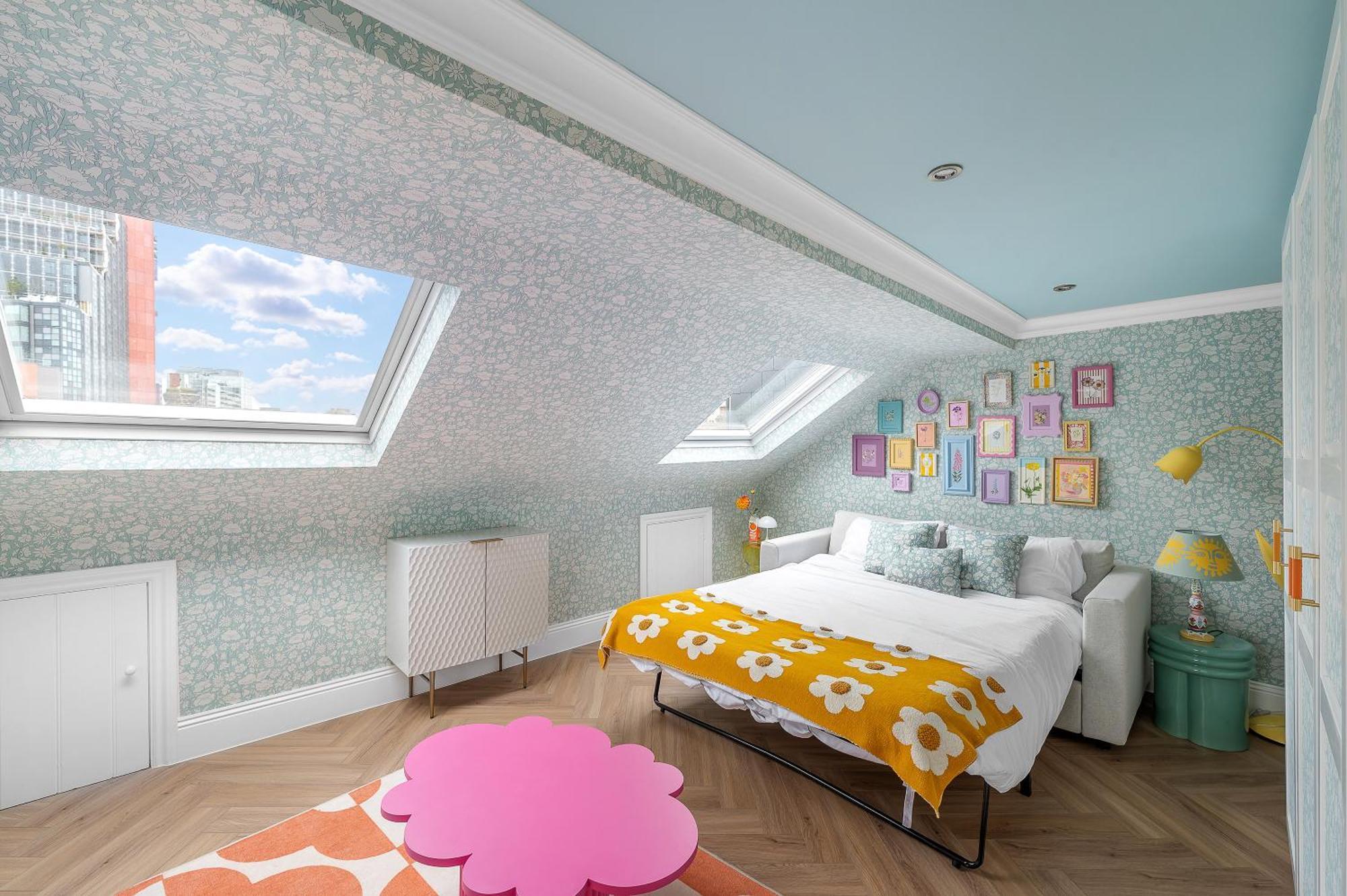 Holiday home Blossom House New 3bed House In Barons Court