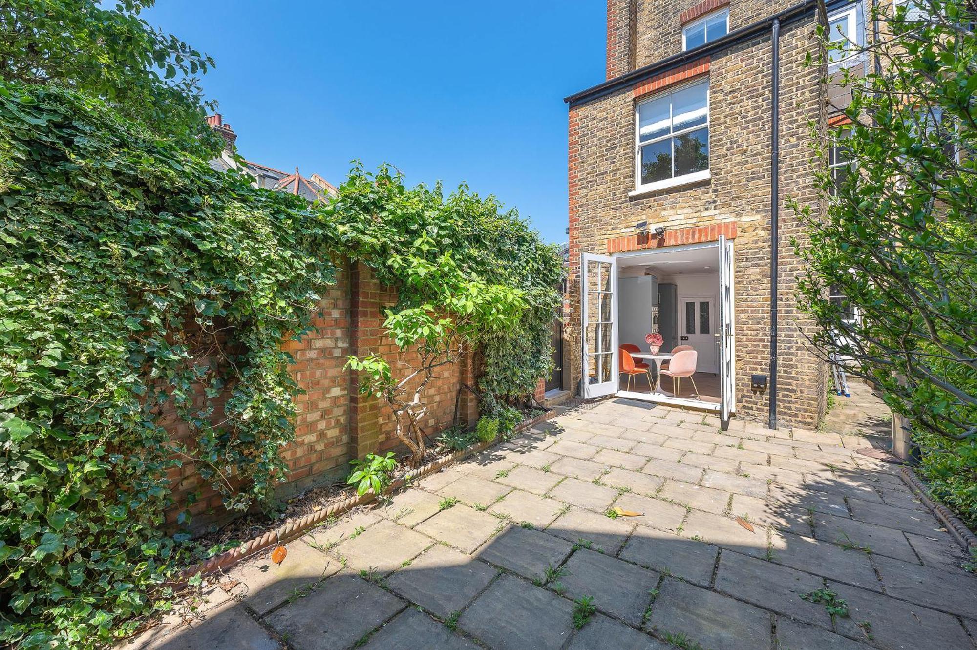 Blossom House New 3bed House In Barons Court