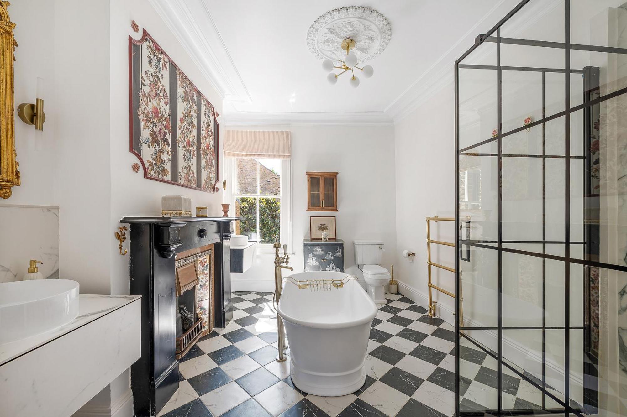 Blossom House New 3bed House In Barons Court Holiday home *