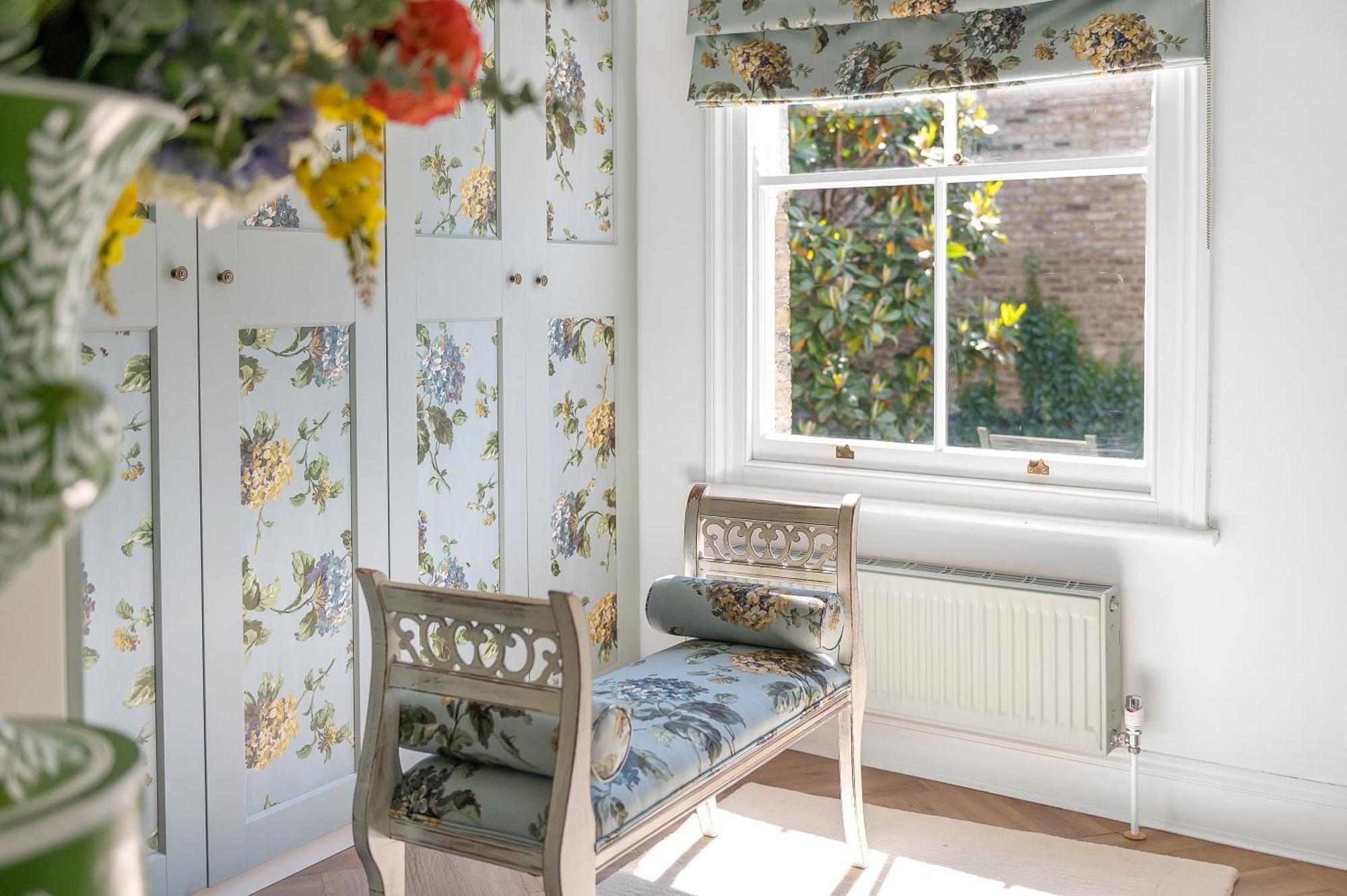 Holiday home Blossom House New 3bed House In Barons Court
